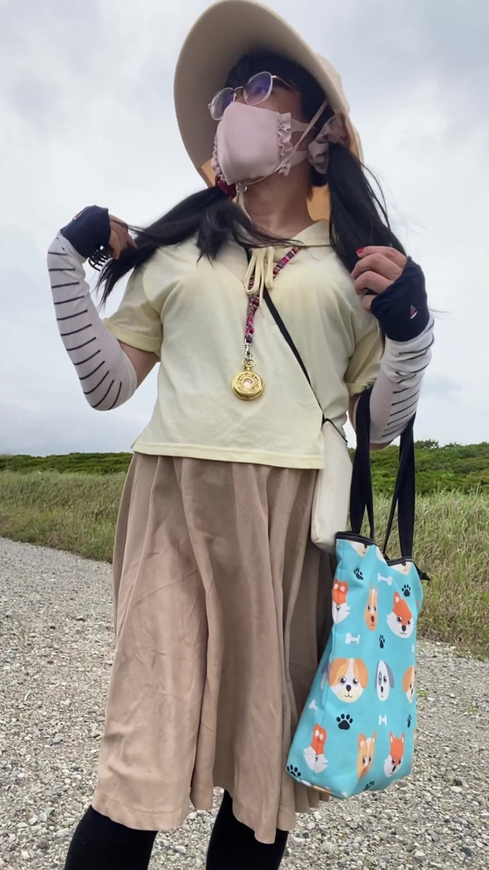 megu2002: No 261: un paseo desnudo por la playa