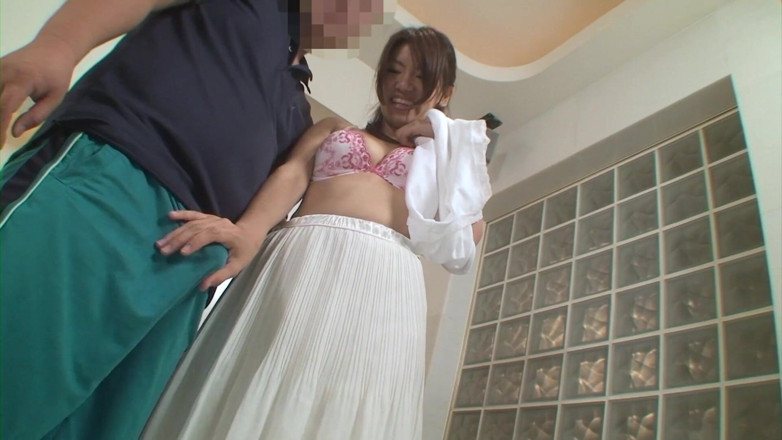 Japan Lust: Japanese MILF with nice tits tastes cum