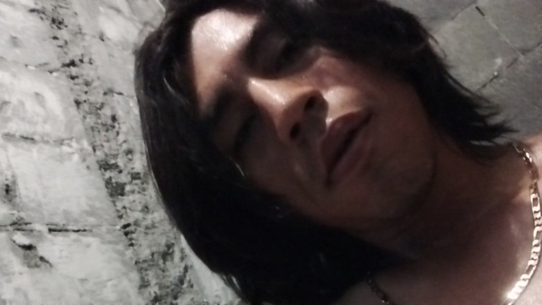 AlexAlejandro13: Apakah Anda Memperhatikan Betapa Telanjang Saya Di Kamar Mandi