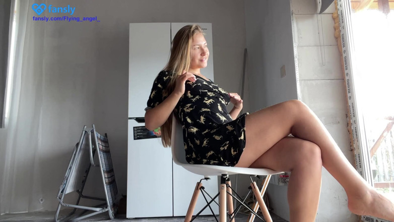 Stacy_via: Verführung der Gärtnerin. Masturbation und Squirting. Er sieht mich richtig...