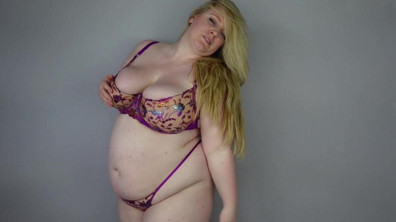 Julie_Bliss: 내 매력적인 몸매를 과시하는 육덕 란제리
