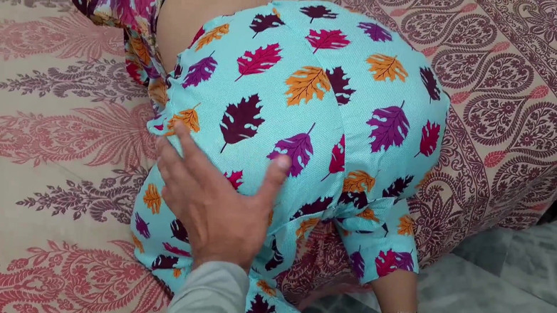 QueenbeautyQB: Hintli üvey anne üvey oğuldan losyon uygulamasını istiyor