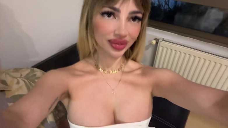 Gatita Veve: 내 팬 중 한 명이 나를 따먹게 하고 콘돔 없이 빨아