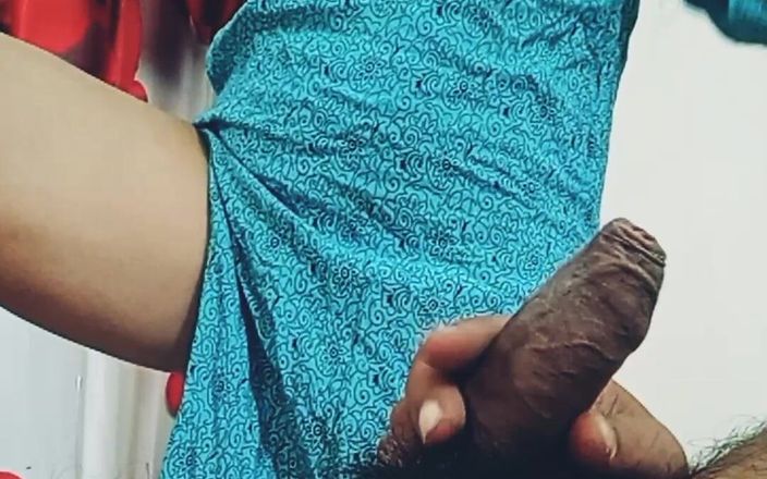 Bolly Karma: Un mec à grosse bite noire et une salope mature décodée