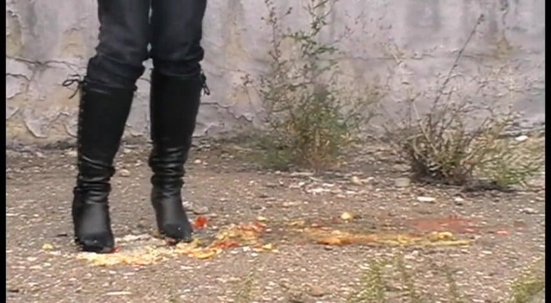 Foot Girls: Crushing food outdoors with my high heels