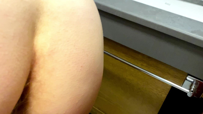 Risky Hairy Couple: Šukání s chlupatou těhotnou ženou na toaletě v nočním klubu