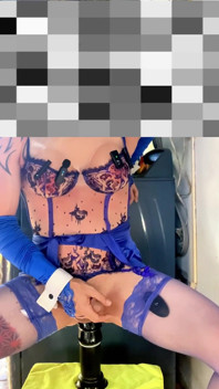 Cewek imut dengan sepatu hak tinggi warna biru dengan lingerie seksi lagi pamer celana dalamnya di luar ruangan