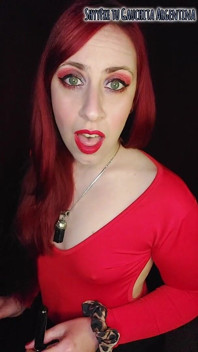 Mój Feminizowany Cuckold I Ja Siedzimy W Klubie Nocnym, Oglądając Dicks!!
