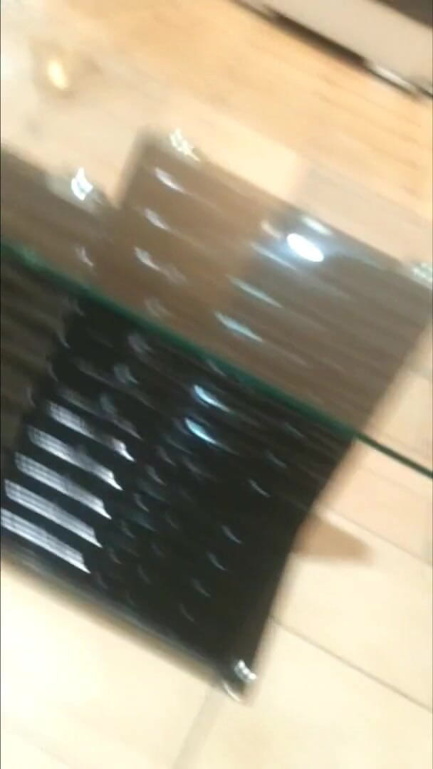 Nyllady: Nyllady jugando y colgando en una tienda de muebles