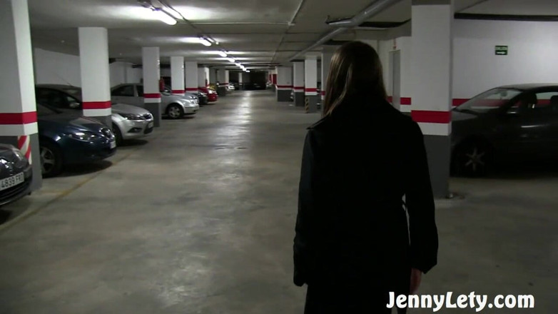 Jenny Lety: 주차장 전시