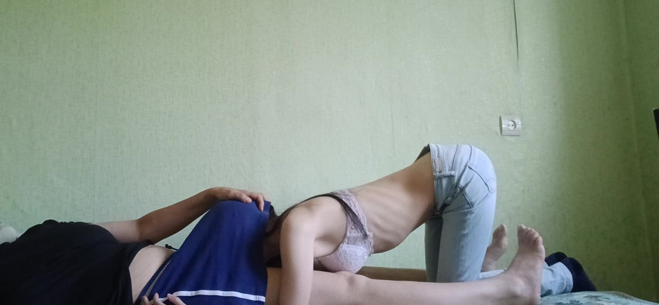 Lesbian-illusion: Ling în secret pizda mamei vitrege a iubitului meu
