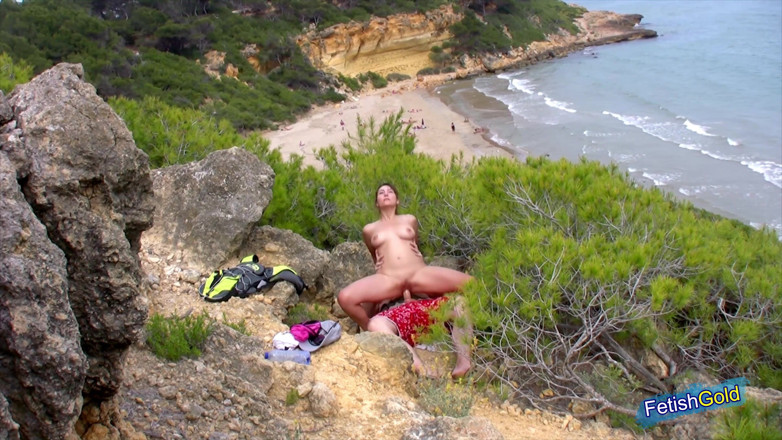Big Boobs at Play: Amateur horny couple fuck outdoor while jogging POV