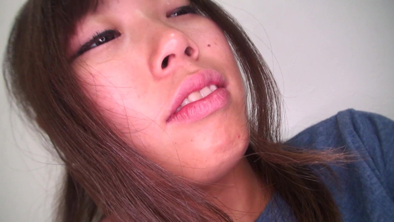 Caribbeancom: Pepek Asia yang dicukur bersedia untuk creampie