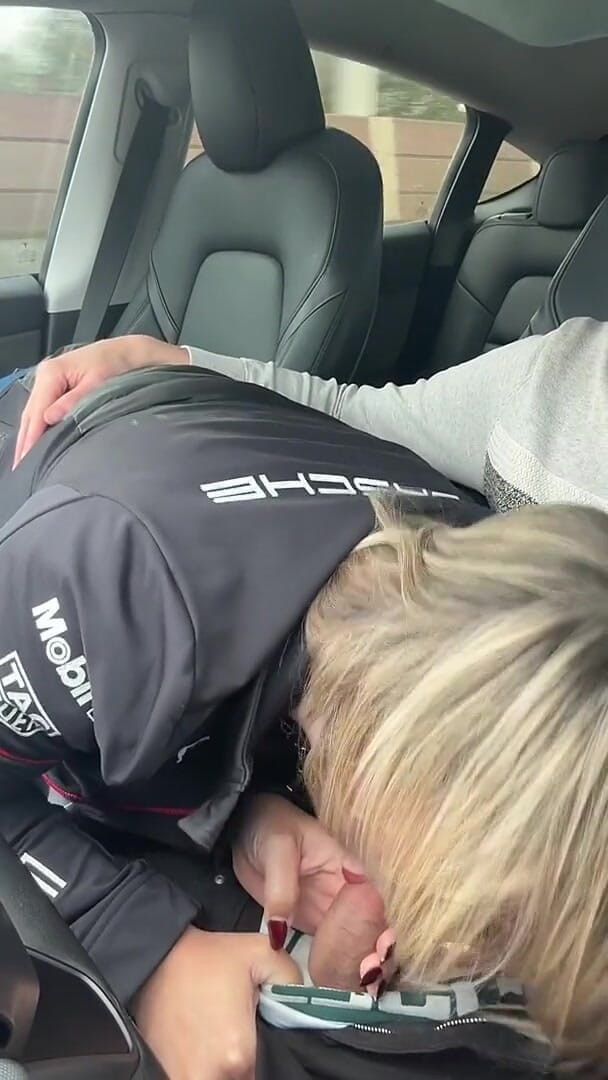 I Suck While Driving My Boyfriend While Passing Trucks Ahah (XGiuliana)