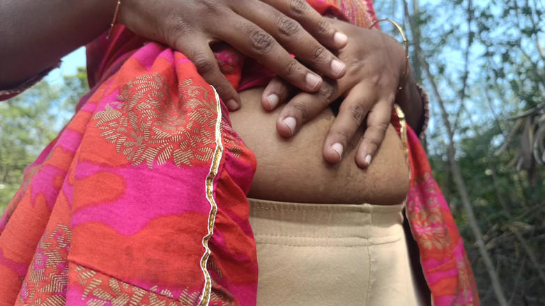 Apple baby: Üniversite öğrencisi açık havada ateşli romantizm