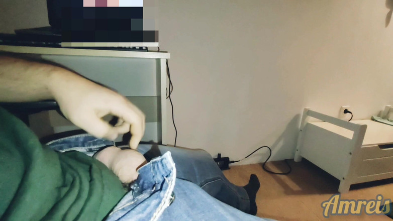 Amreis: Папочка Дрочит На Порно Всю Ночь. И Заполняет Презерватив, Чтобы Кончить.