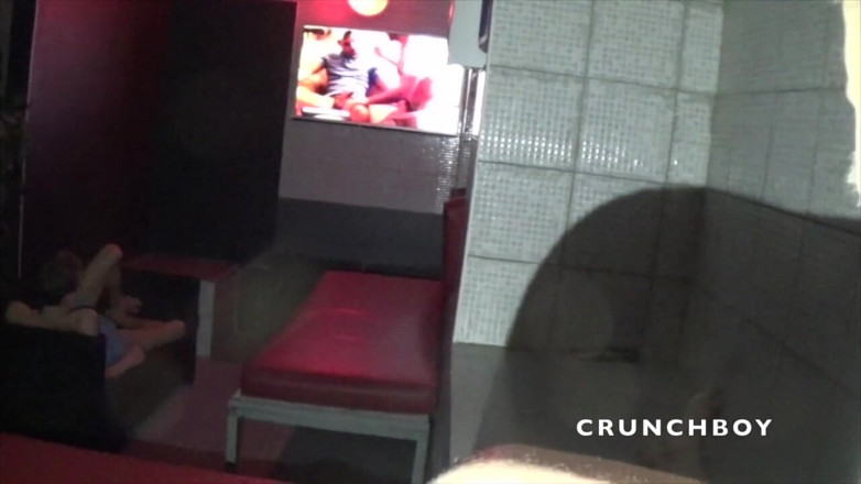 Crunch Boy: Adrian ošukal 18letou mladou dvojčatu