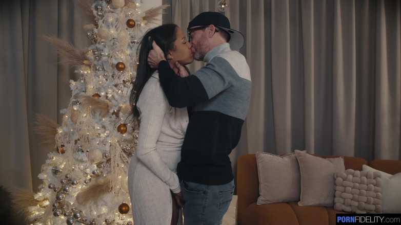 Pornfidelity: Pornfidelity - Nina's White Creamy Christmas!