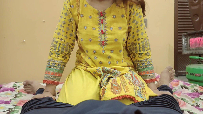 Sairaxsaim: (Pakistanisch) Schöne stiefmutter, die spaß mit stiefsohn hat, mitternachtsklares Hindi-Gespräch