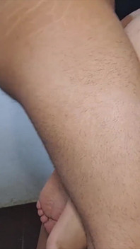 義母がマッサージの手伝いを頼むと、突然...義理の息子と。