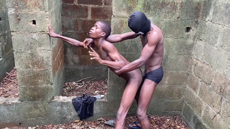 Jones_timz: Papa m’a fait défoncer