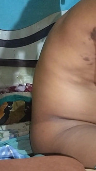 Desi bhabhi quenkt ihre lust in einer regennacht
