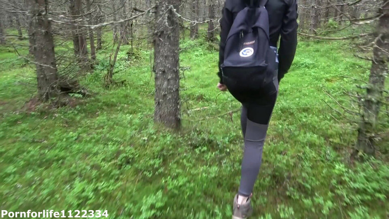 Pornforlife1122334: Wandelavonturen neuken bubbelkont wandelaar naast de boom met Cumhot op...