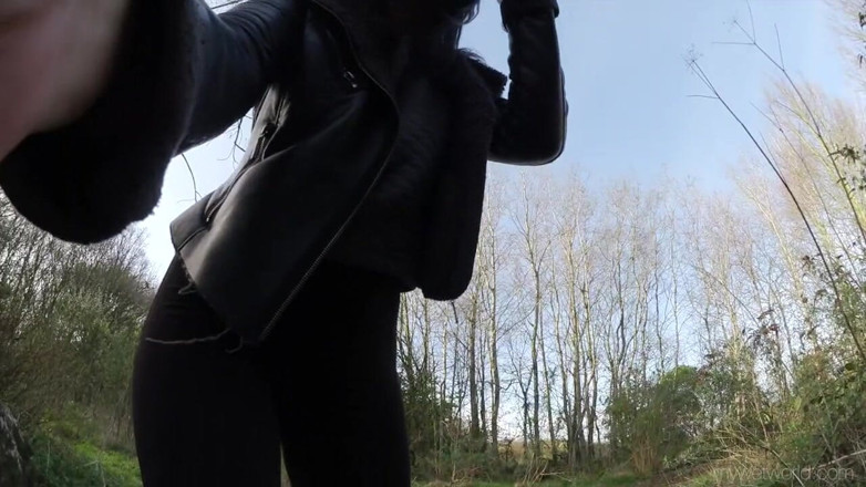 Faye Taylor: Outdoor desperation and pissing in my leggings