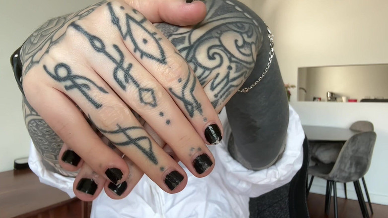 Miss Valentina: Feticismo della mano joI