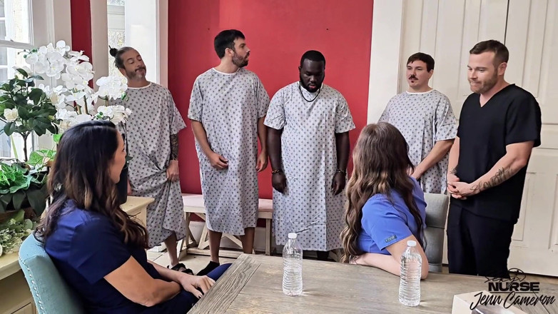 Sexy Nurse Jenn: Ti unisresti al nostro team sanitario?