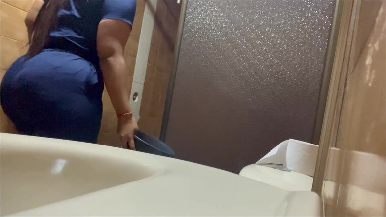 Katrina4deluxe: Camera trong phòng tắm công cộng của bệnh viện ghi...