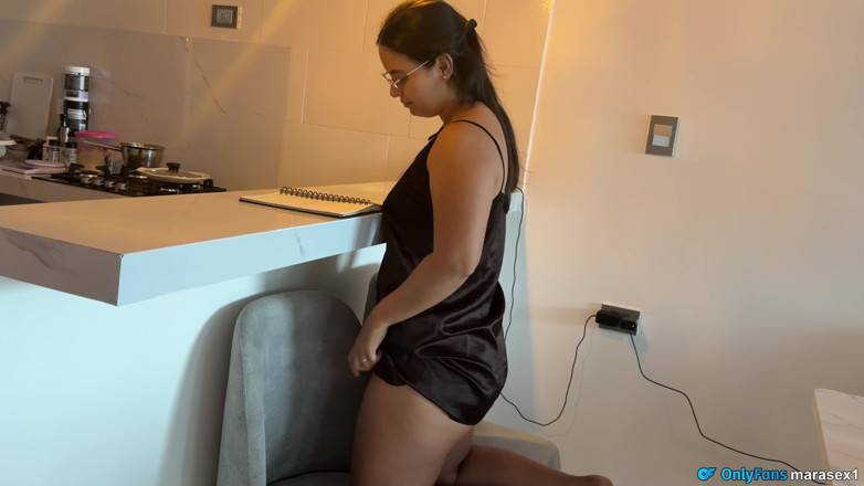MaRaSexx: Abang tiri, bolehkah anda membantu saya dengan kerja rumah saya?...