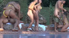 Çarpıcı Portekizli bomba ile ateşli yüzme havuzu seksi