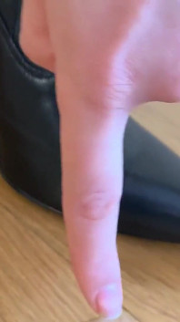 POV dvojité uctívání kundičky a plivání femdom s paní Sofi a Kirou