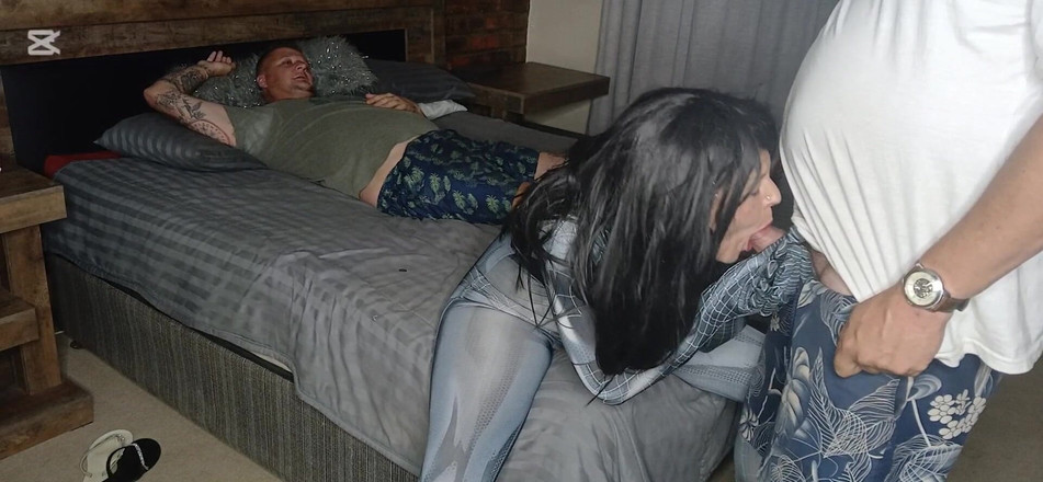 Bigjoefuckalott: 젖탱이를 빨고 따먹기