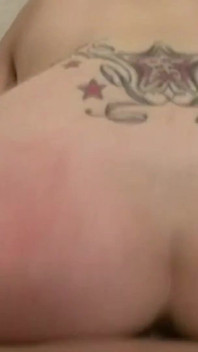 Denna super otäcka MILf Sheila Marie och hennes falska bröst älskar sperma i munnen
