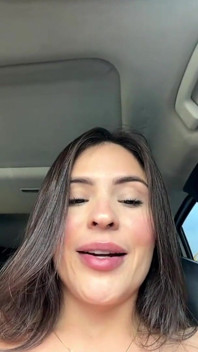 Eu estou dirigindo no meu carro e eu tenho que ser fodida muito, mas eu com ... minha casa e minha vagina e minha bunda são abertas por um Stranger.mp4
