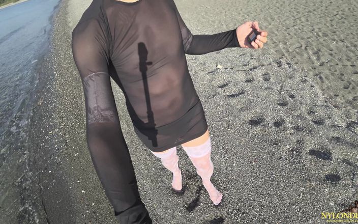 Nylondelux: Netkousen en pure jurk op het strand 4k