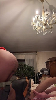 Tyler Blake Hivis в рабочей одежде, мускулистая гибкая, игра с дилдо, дрочит в передачи.
