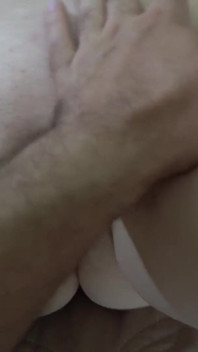 Anna lagi asik pijat dan masturbasi hot