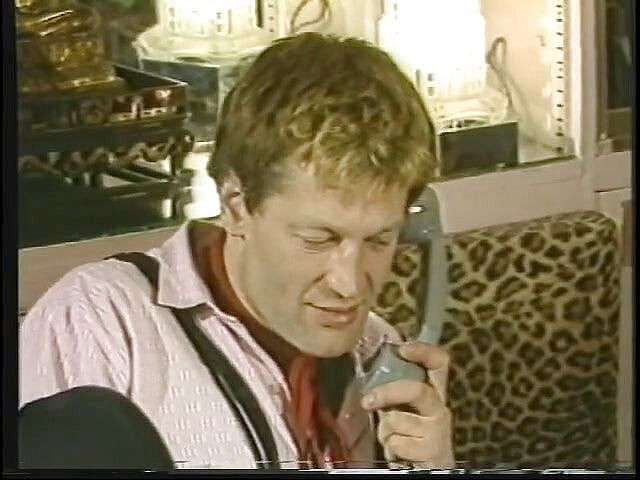 Gays Case: Twinks zuigen een pik en worden geneukt