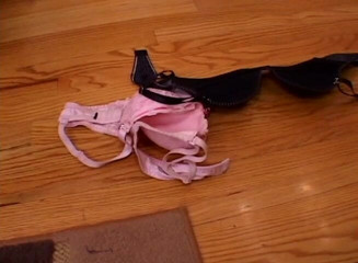 Lesbo Tube: Busty堤防MILFs食べる各その他滑りとdildoing