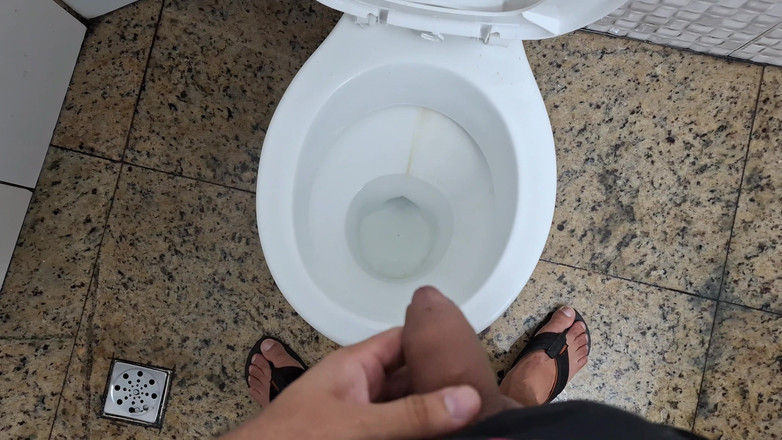 Nicoly Mattos: pee fetiš: naše bezmezné městské děvky