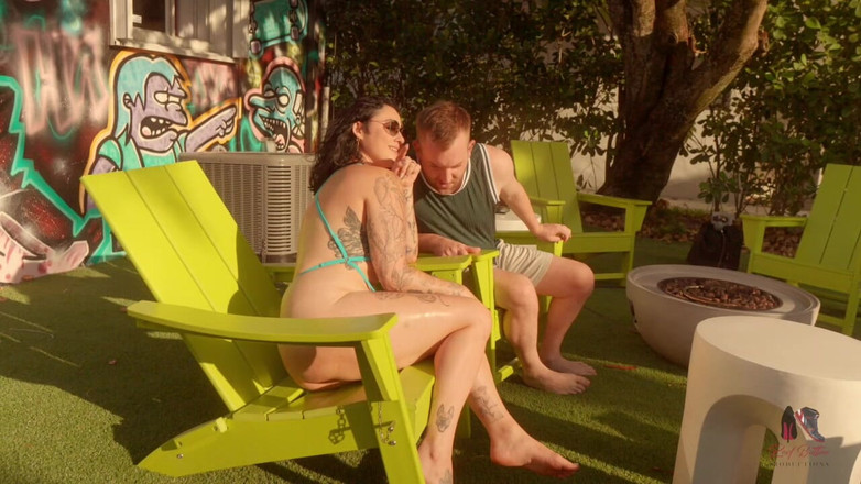 Red bottom productions: Гарячі дружини здичавіла, том 1