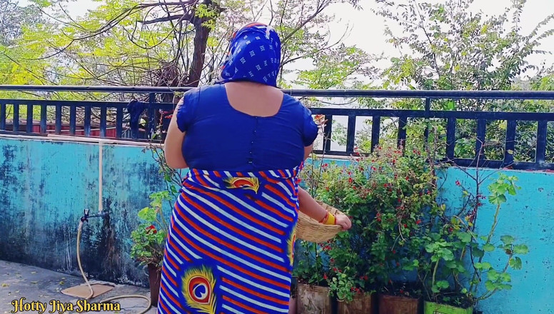 Hotty Jiya Sharmaa: Gia đình Ấn Độ làm tình ba người, con rể làm tình với...