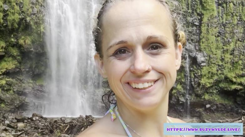 Suzy Wylde: Waimoku Falls, maui में Suzy Wylde के लिए Hana की Sfw रोड ट्रिप