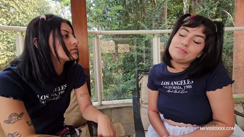 MF Lesbian: İki azgın kız sıkıldığında