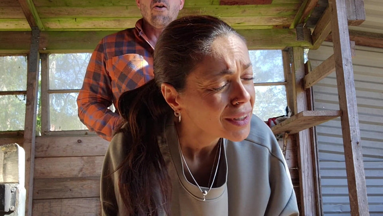 LoveAndRopes: MILF Caliente Se La Follan Duro En El Culo Afuera...