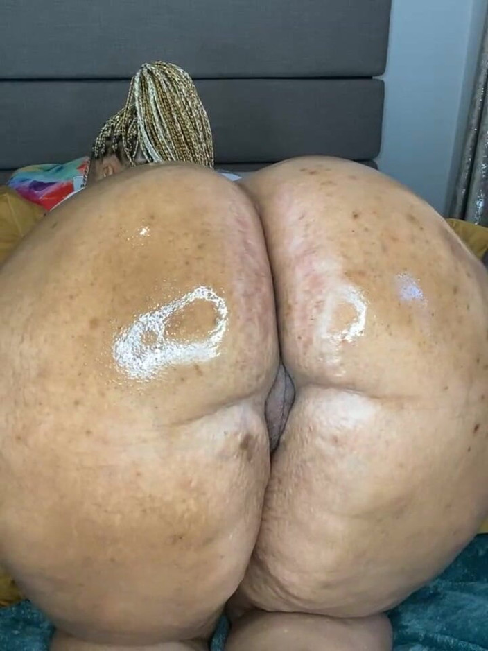 Big black clapping booties: Branlette extrêmement super huilée sans culotte - épisode 0101