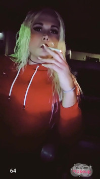 Sexy tranny kouření 120. let na veřejnosti